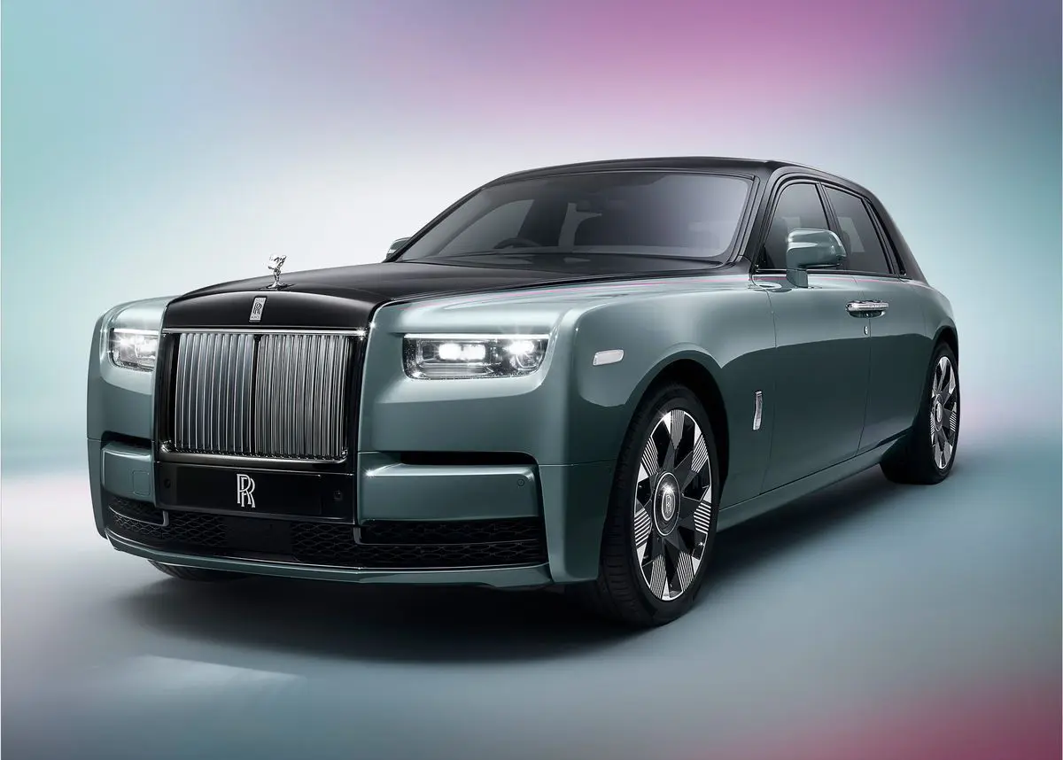 2022-Rolls-Royce-Phantom