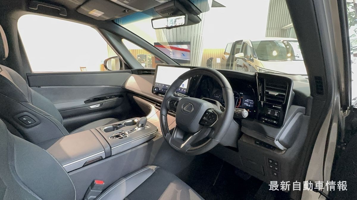 lexus-LM500h