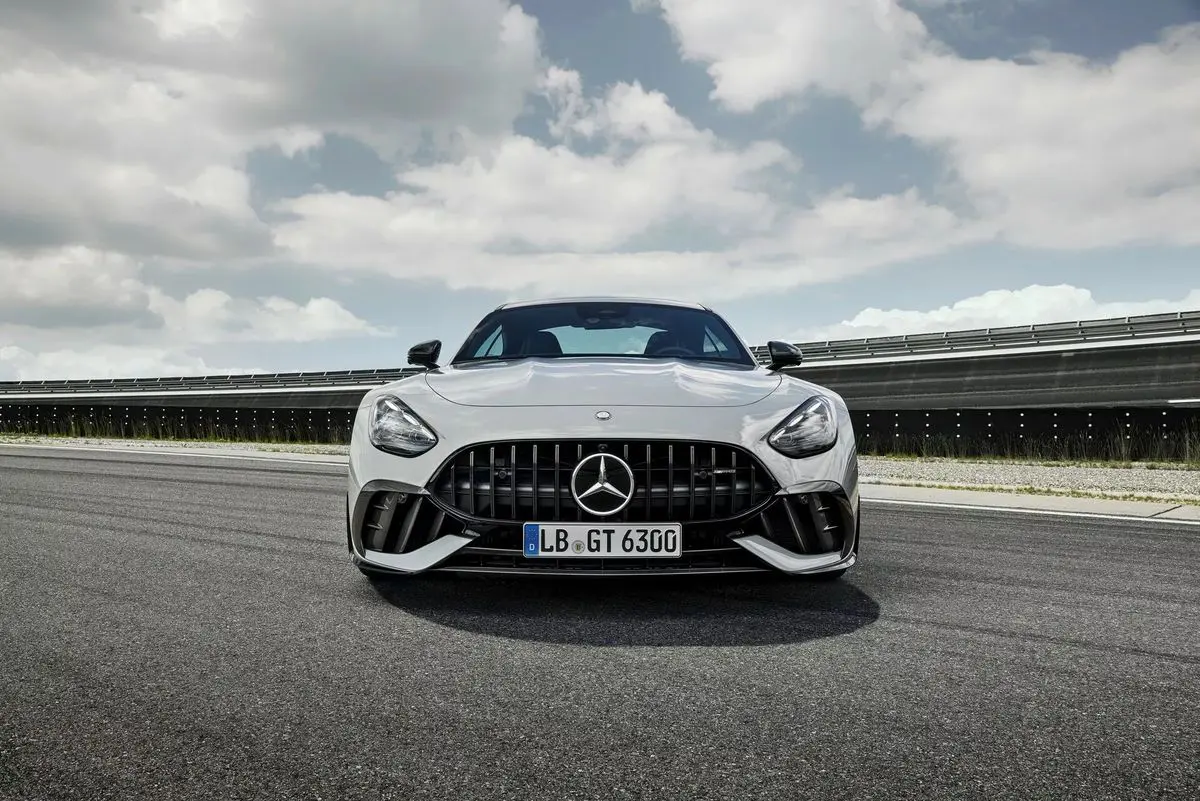 2025-Mercedes-AMG-GT-63-Pro