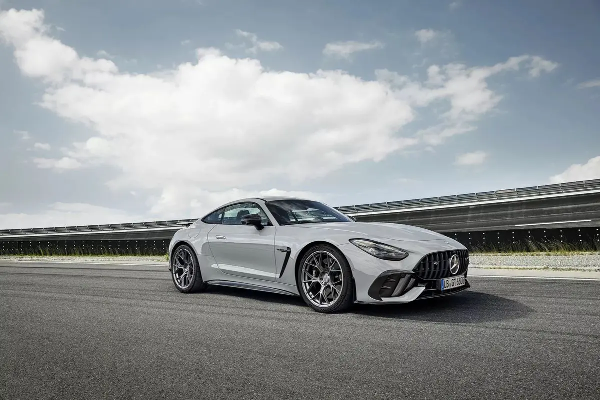 2025-Mercedes-AMG-GT-63-Pro