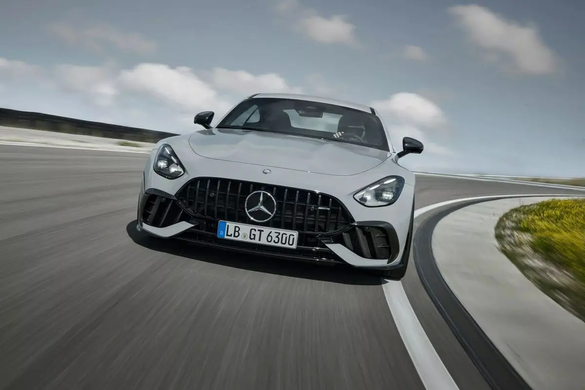 2025-Mercedes-AMG-GT-63-Pro