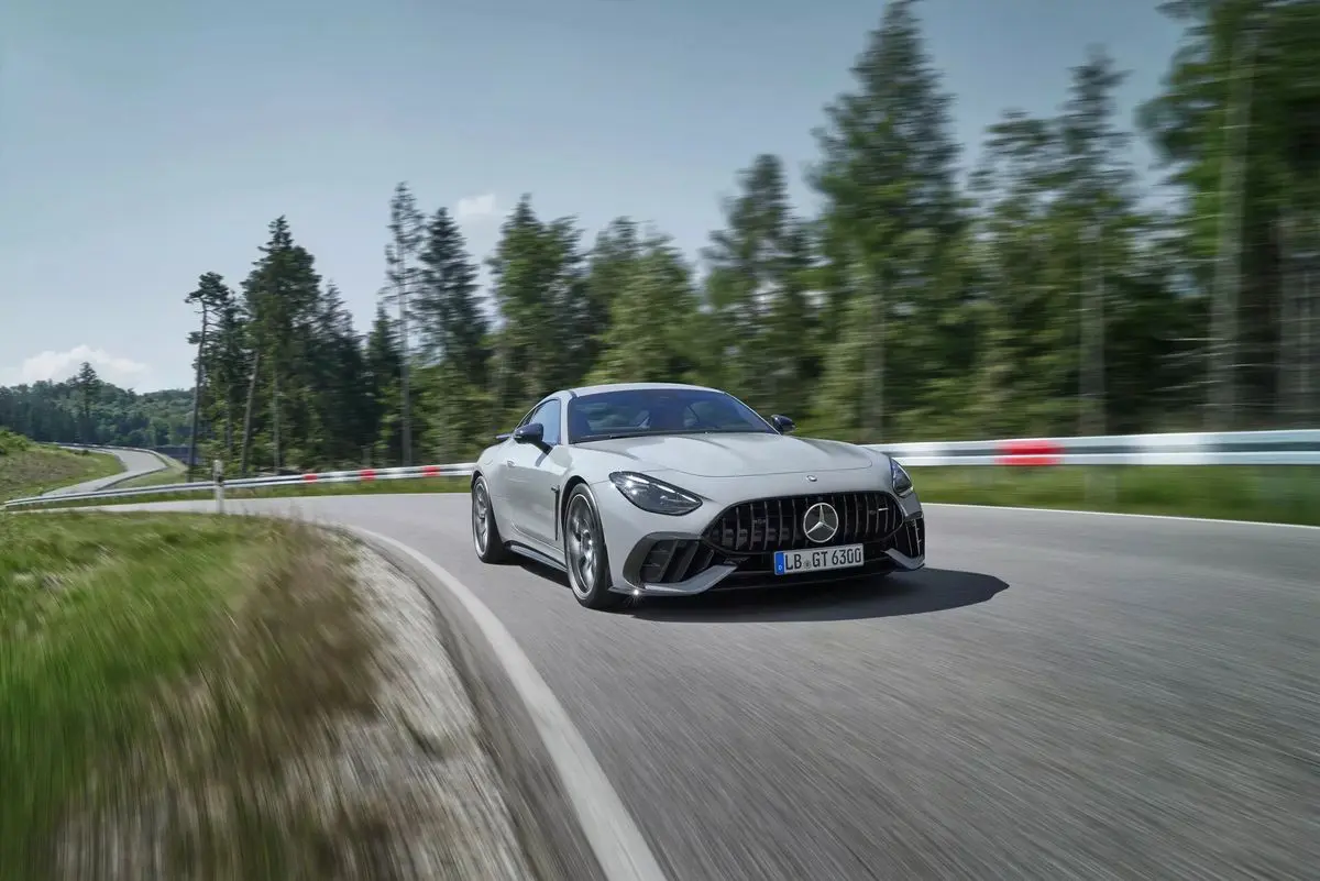 2025-Mercedes-AMG-GT-63-Pro