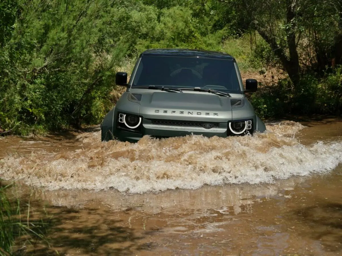 Land-Rover-Defender-OCTA