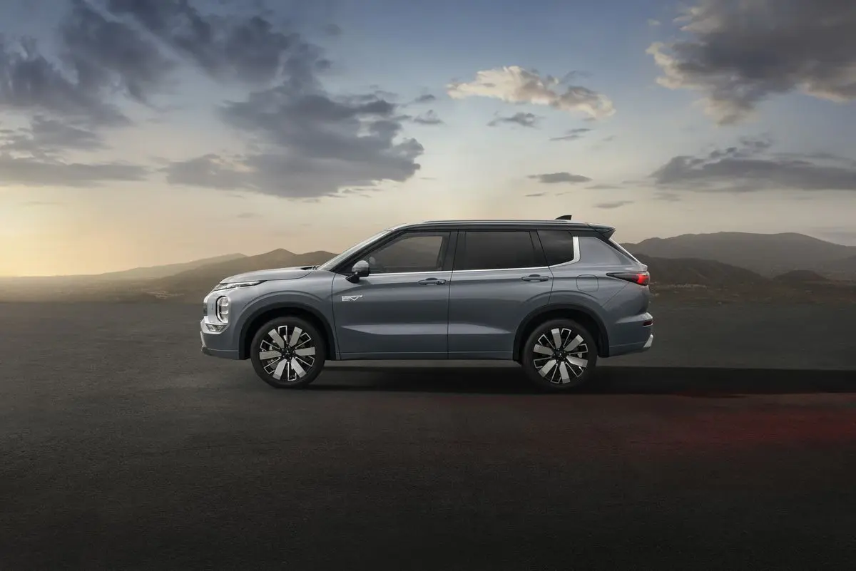 mitsubishi-outlander_phev-2024