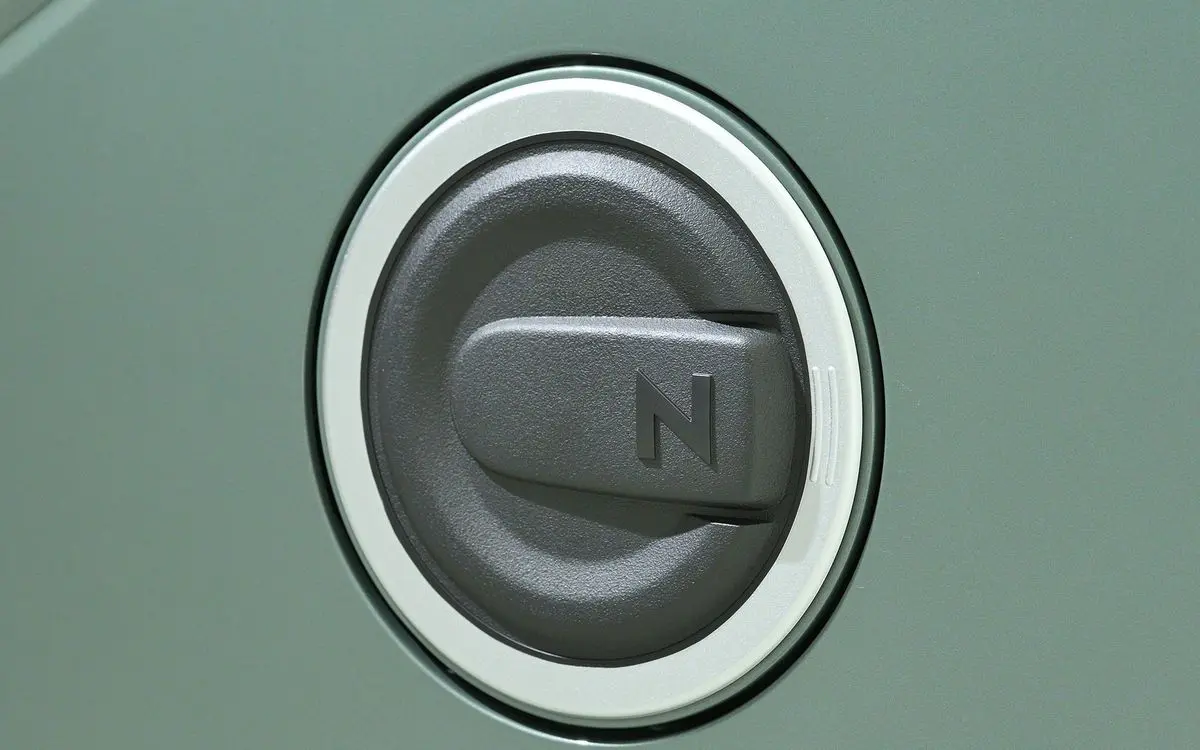 N-BOX JOY fuel lid garnish