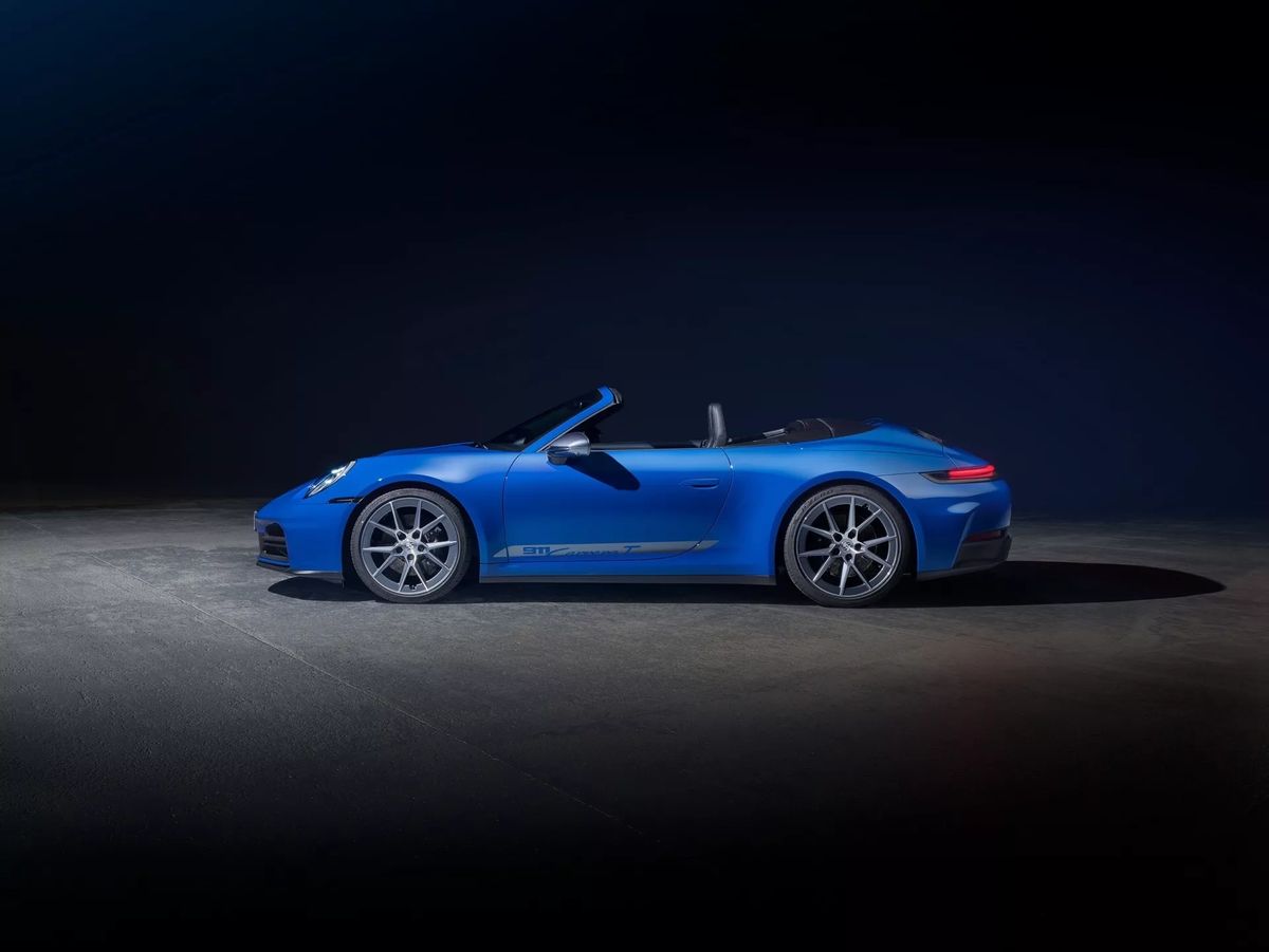 2025-Porsche-911-Carrera-T-Coupe