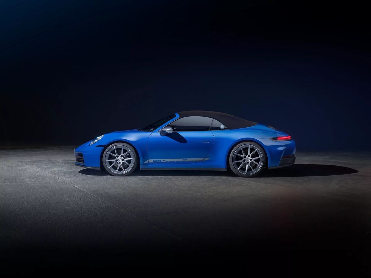 2025-Porsche-911-Carrera-T-Coupe