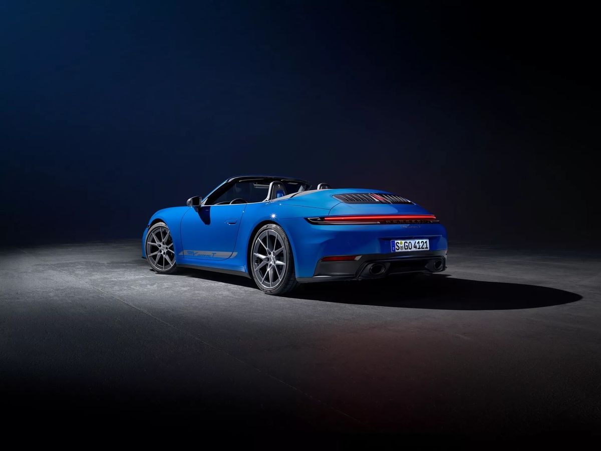 2025-Porsche-911-Carrera-T-Coupe