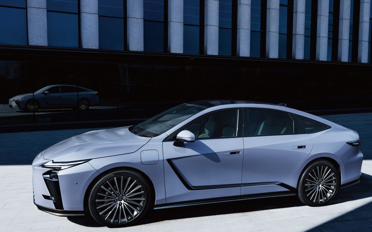 LEXUS ES 2026