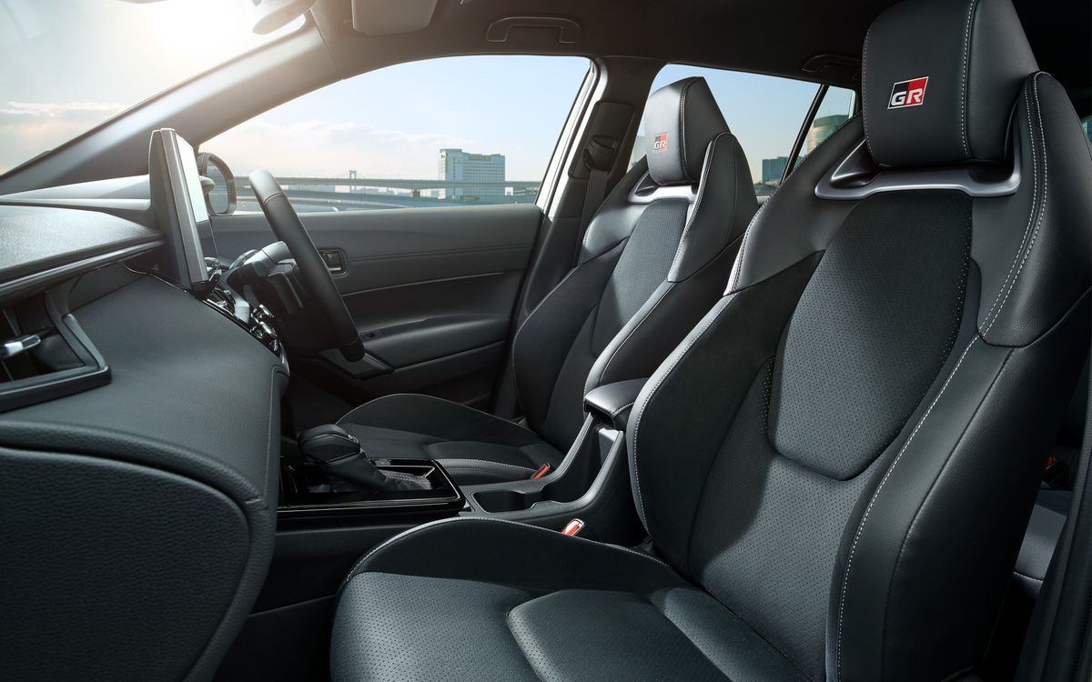 2025 COROLLA CROSS GR SPORT