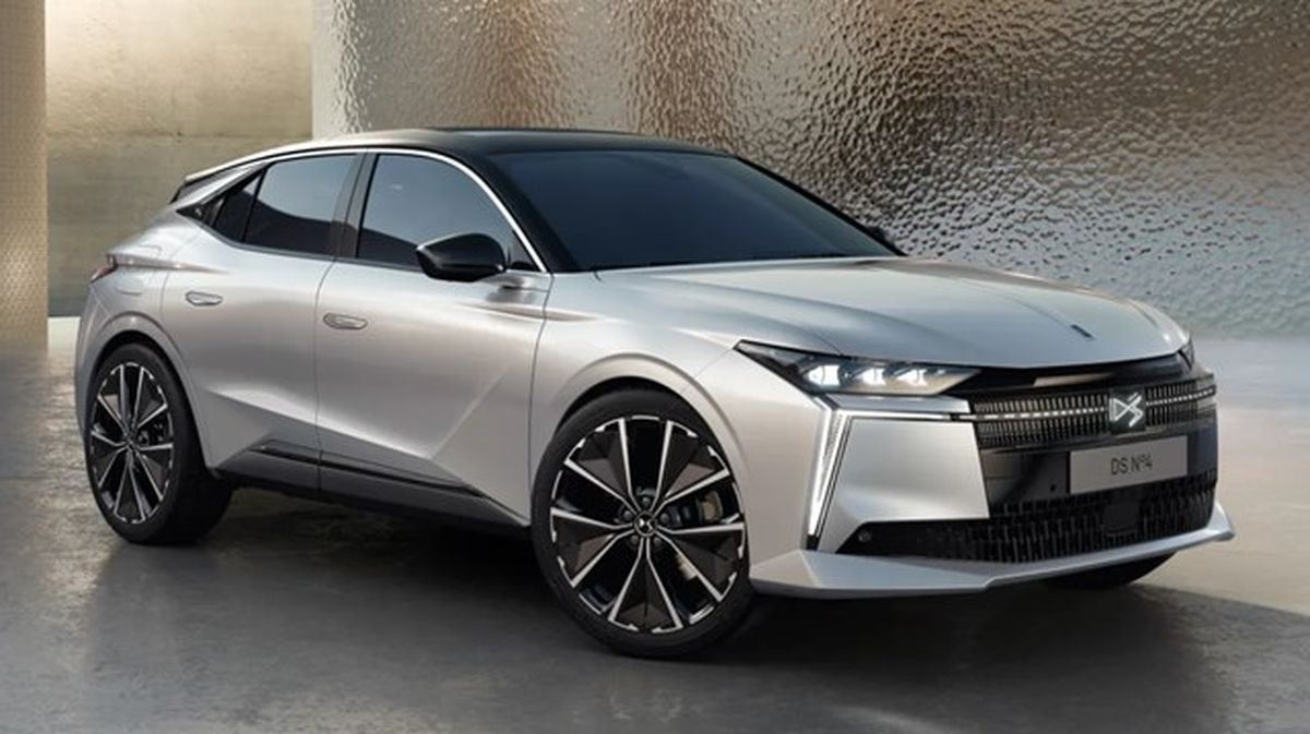 DS Automobiles N°4