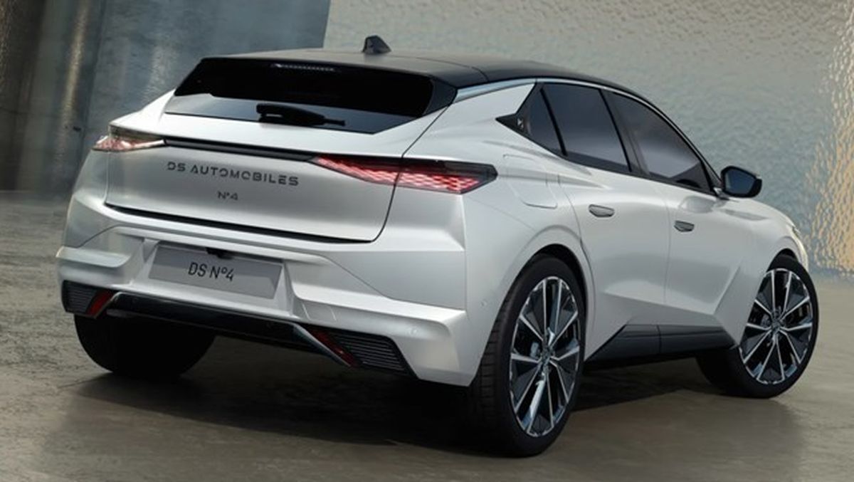 DS Automobiles N°4