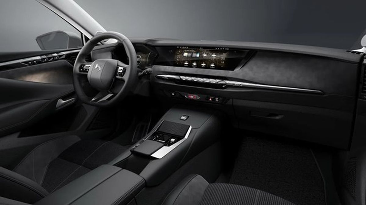 DS Automobiles N°4