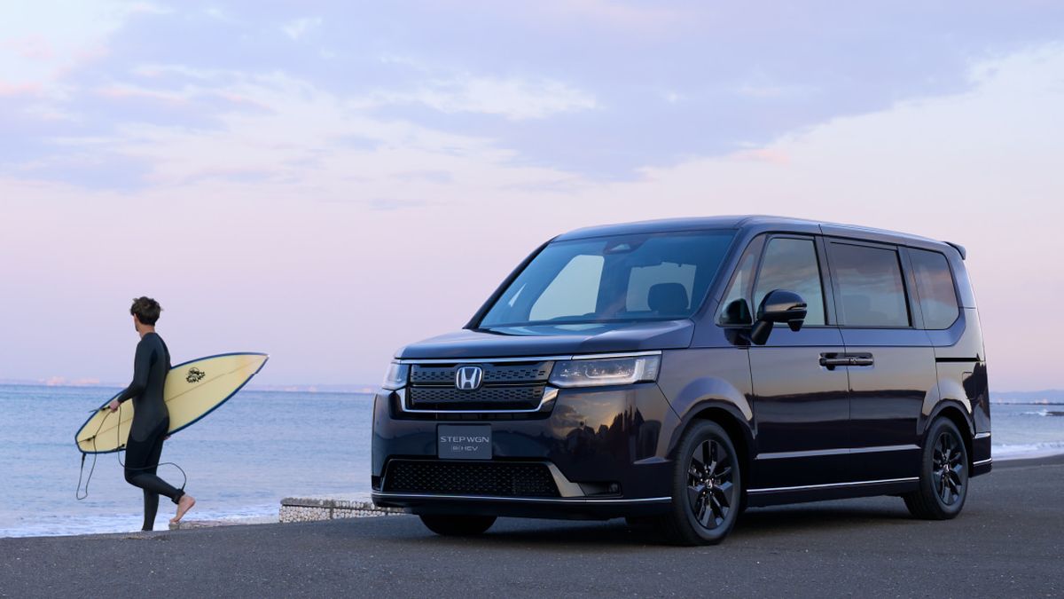 新型ステップワゴン （e:HEV)