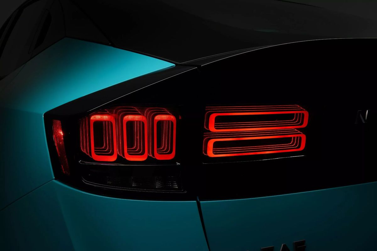 リーフ 日産の2と3を表している」という「LED3ホログラフィックリアコンビネーションランプ」