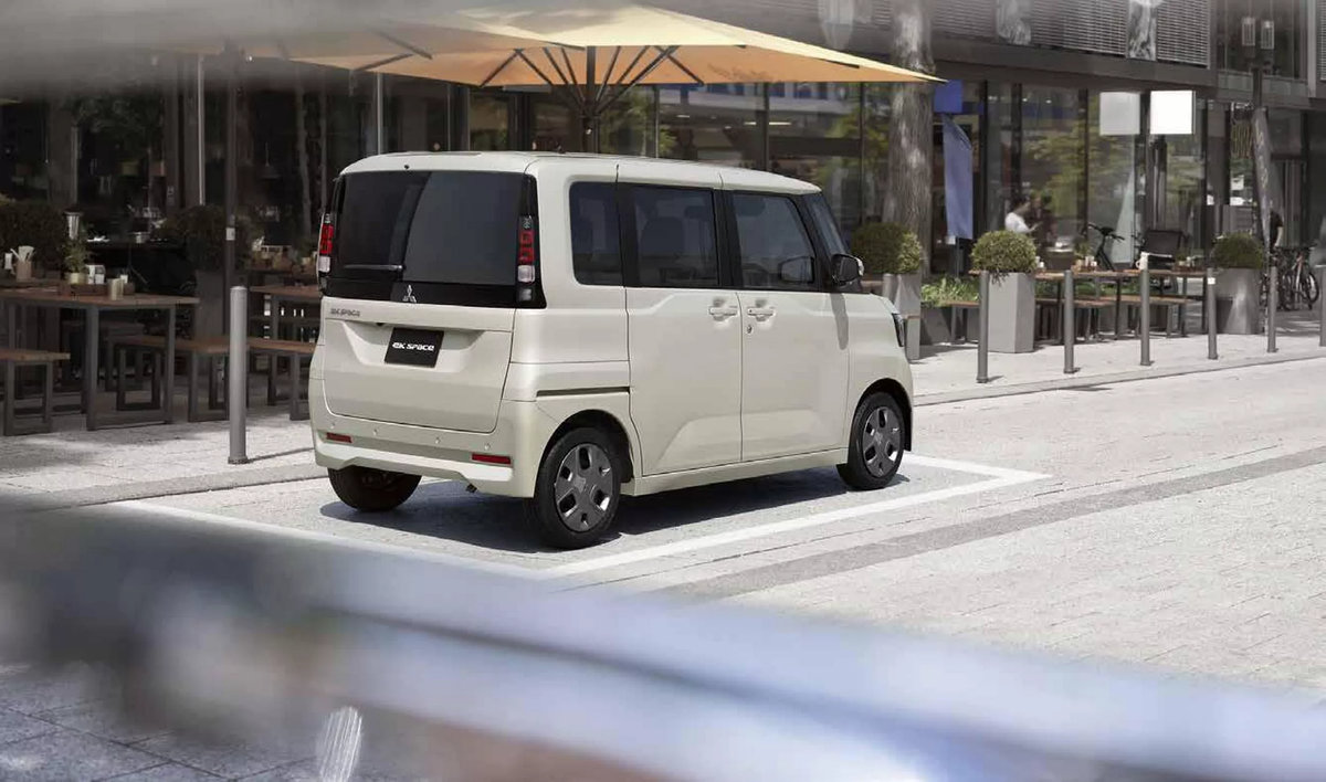 2025-Mitsubishi-eK-Space