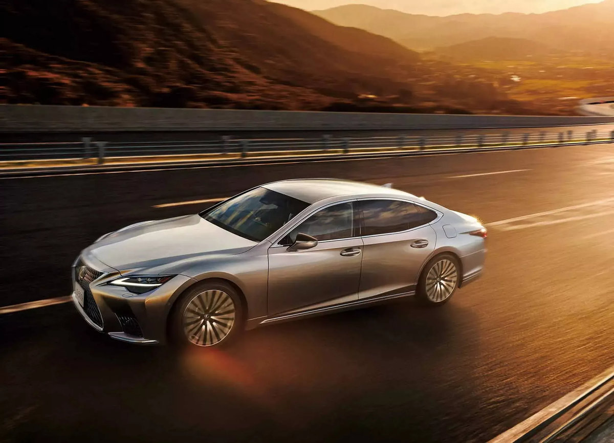 Lexus LS
