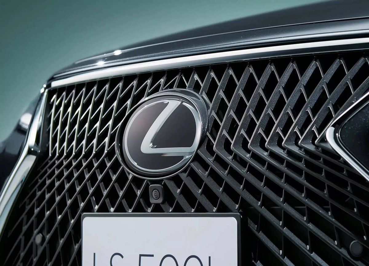 Lexus LS