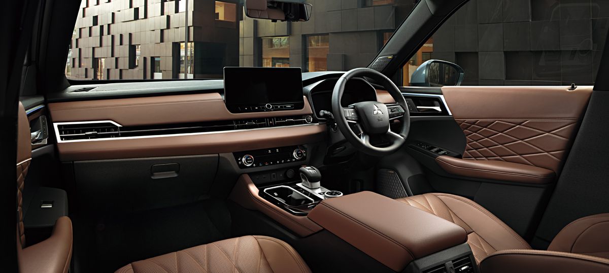 OUTLANDER-PHEV-2025-
