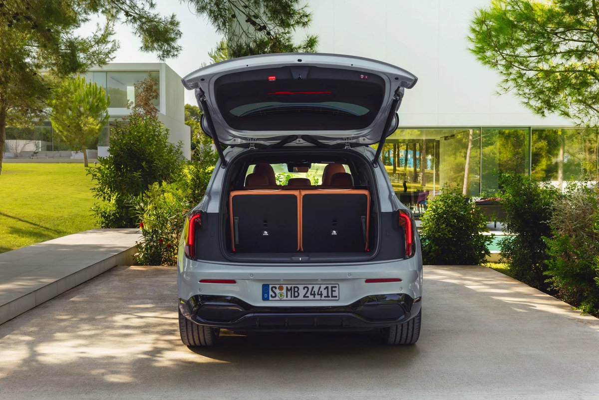 2026-Mercedes-Benz-GLB-EQ