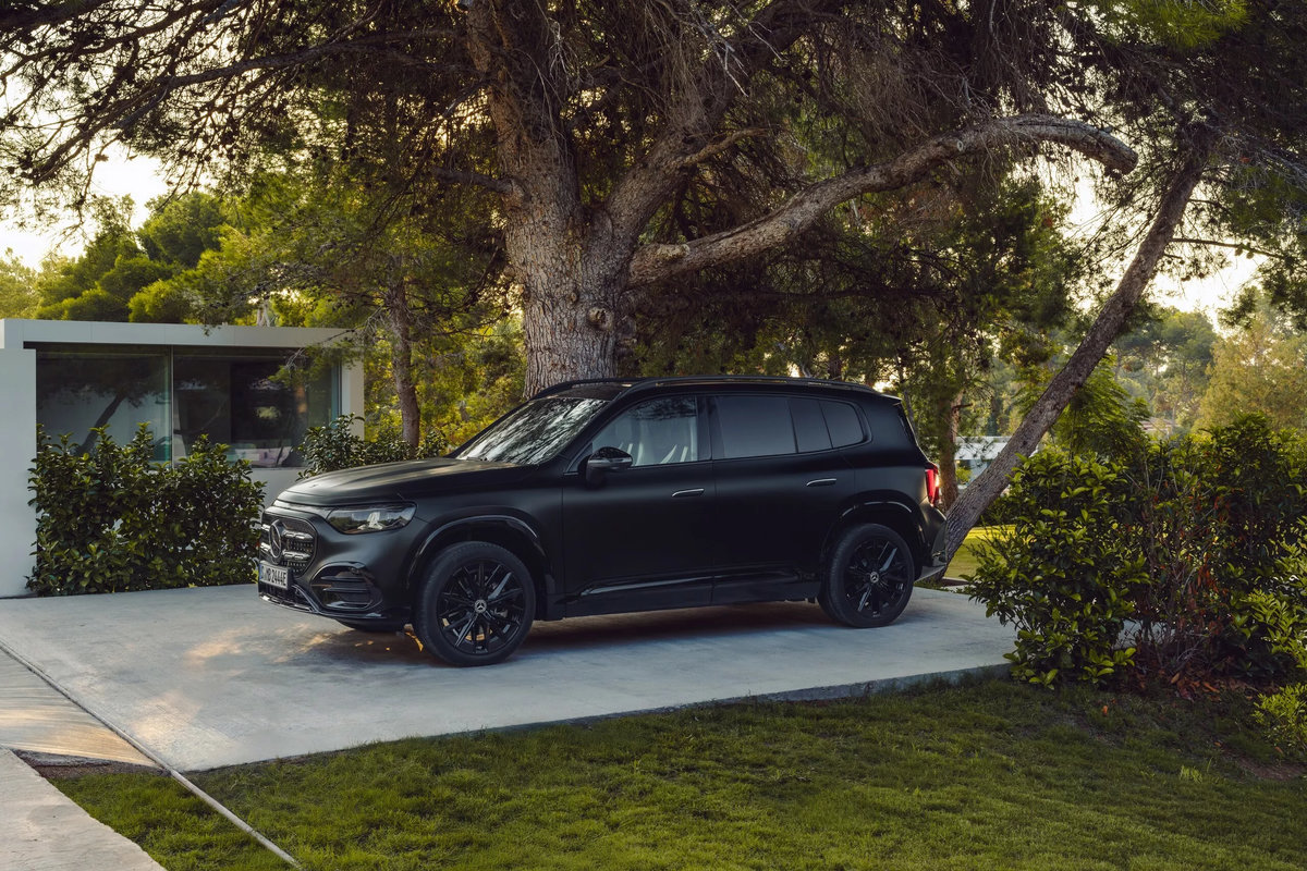 2026-Mercedes-Benz-GLB-EQ