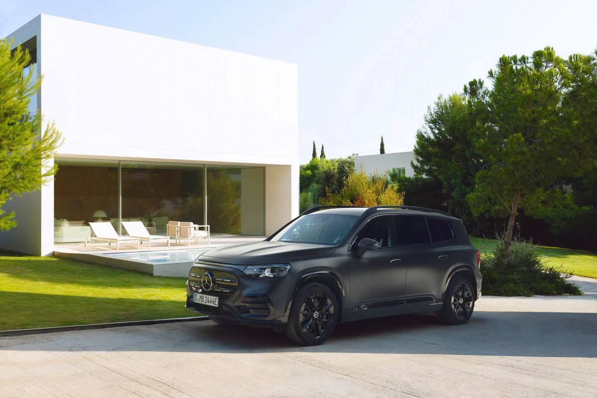 2026-Mercedes-Benz-GLB-EQ