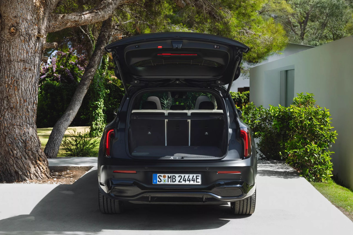 2026-Mercedes-Benz-GLB-EQ