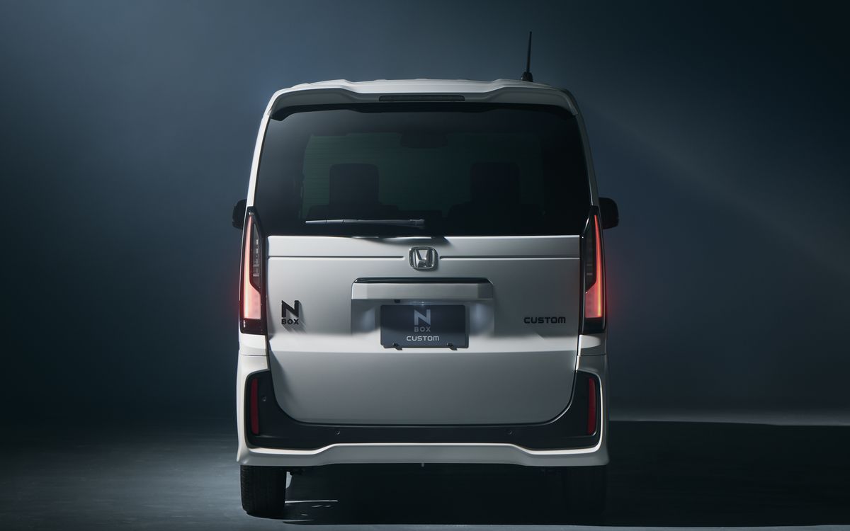 N-BOX CUSTOM blackstyle 