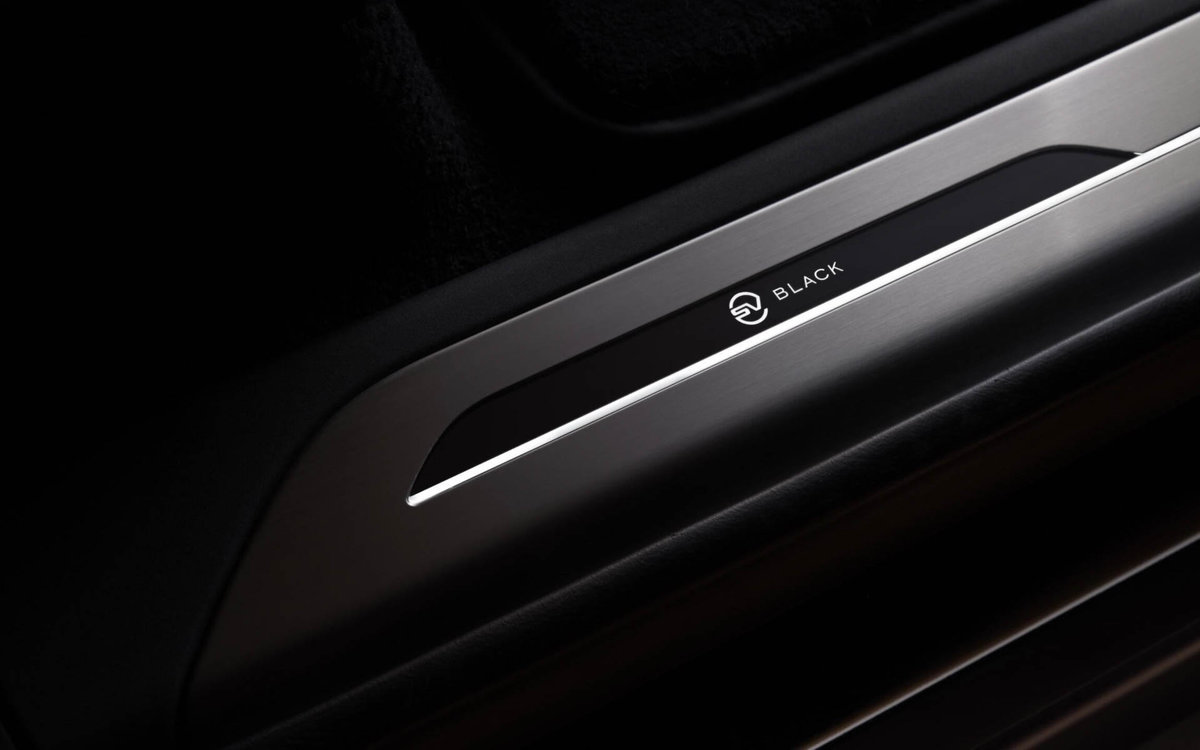 RANGE ROVER SV BLACK