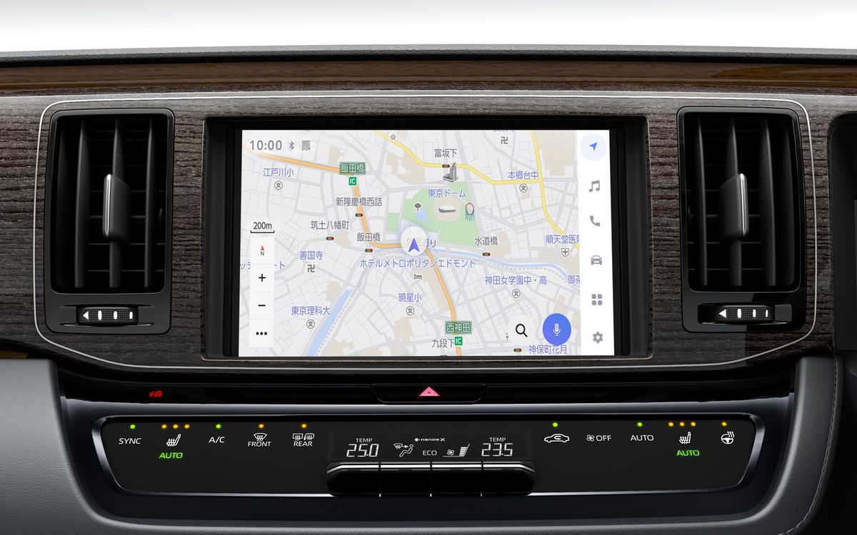 ディスプレイオーディオ（コネクティッドナビ対応）Plus ： 8インチHDディスプレイ