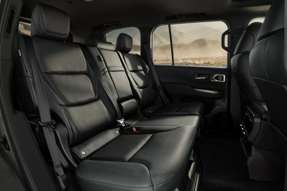 2026-Toyota-Land-Cruiser-300-Hybrid
