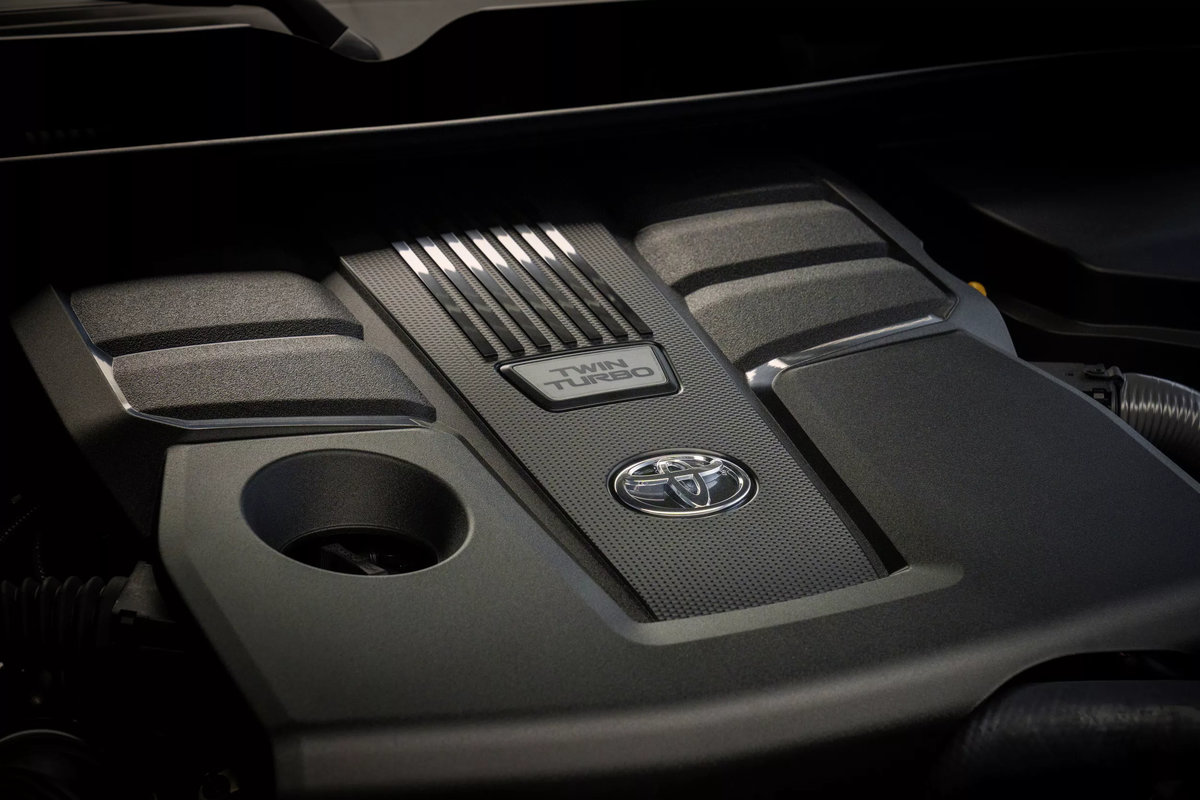 2026-Toyota-Land-Cruiser-300-Hybrid