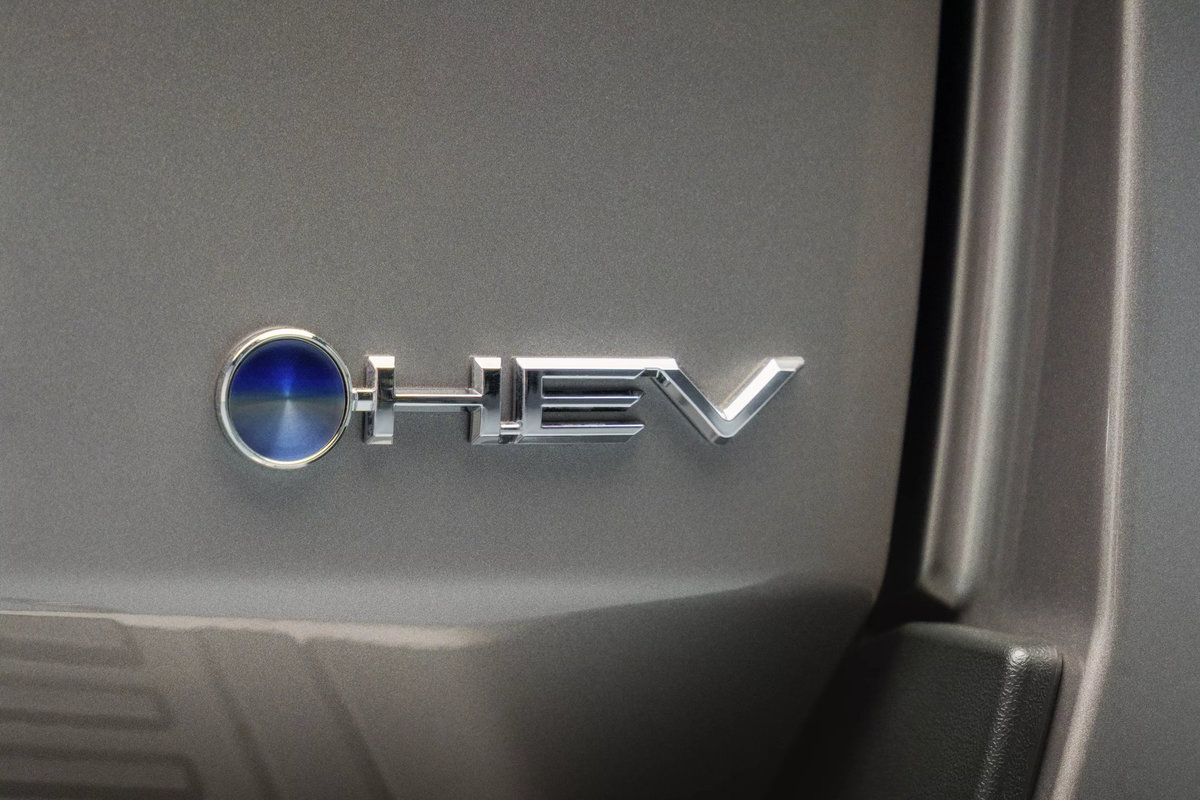 2026-Toyota-Land-Cruiser-300-Hybrid