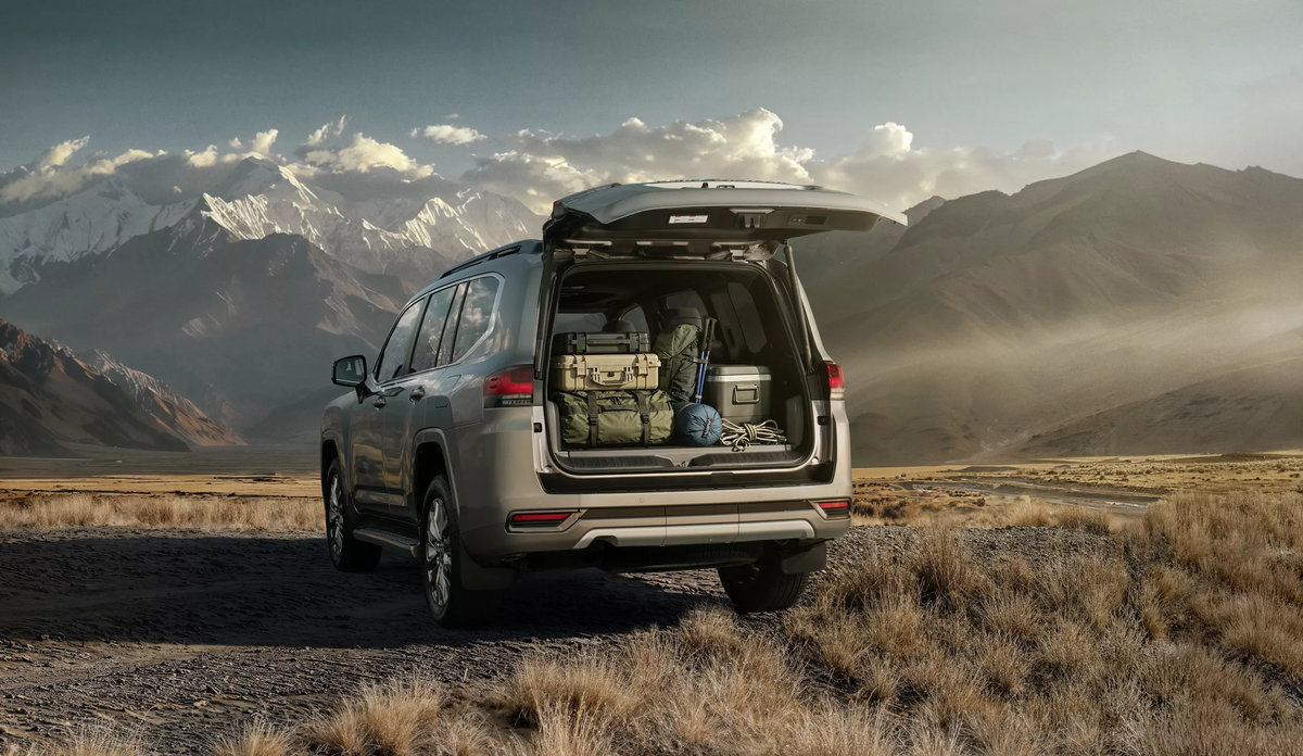 2026-Toyota-Land-Cruiser-300-Hybrid