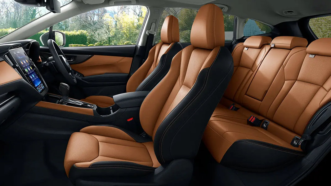2026-subaru-laybac S:HEVグレードの「Premium S:HEV EX」はタン/ブラックのナッパレザーシート