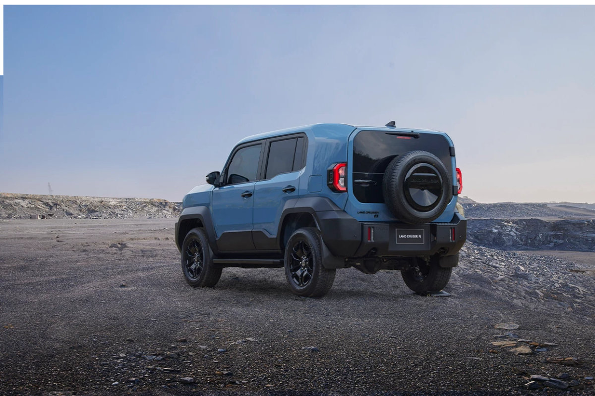 TOYOTA-LAND-CRUISER-FJ