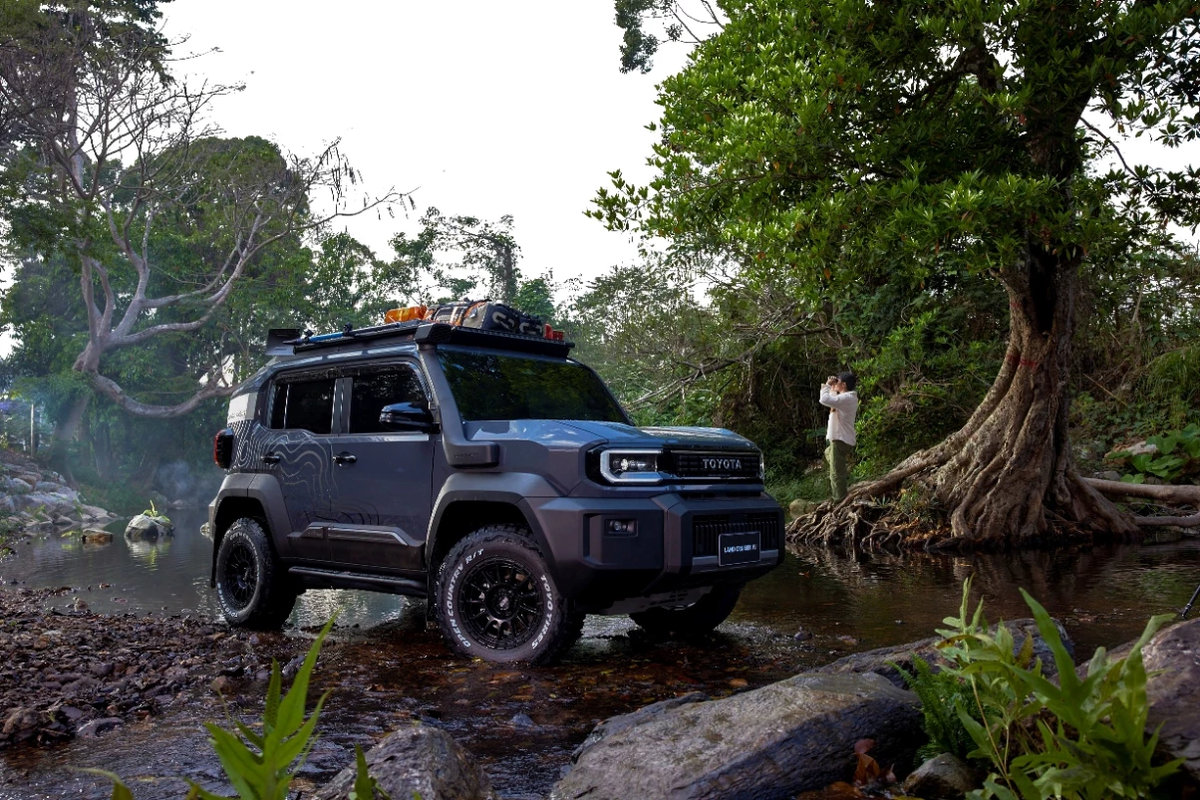 TOYOTA-LAND-CRUISER-FJ