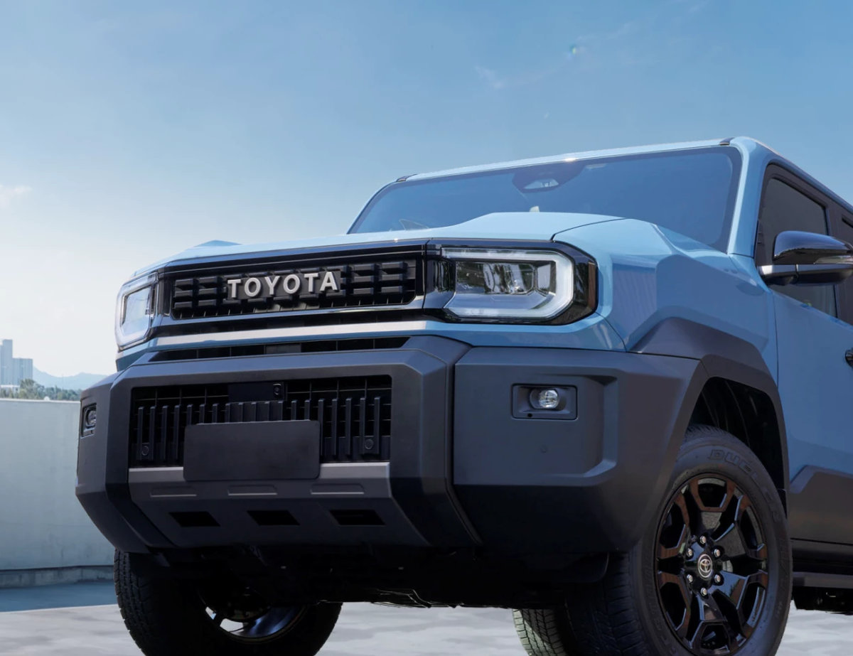 TOYOTA-LAND-CRUISER-FJ