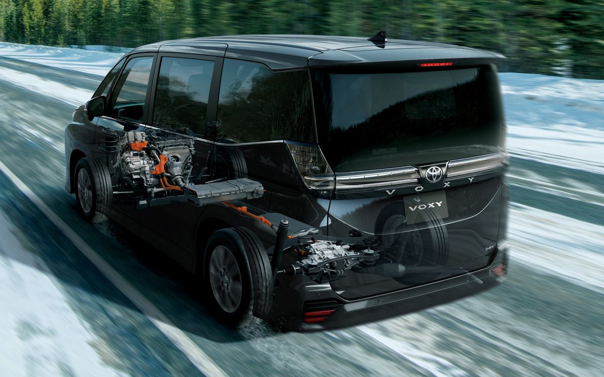 ヴォクシーのSNOW EXTRAモード走行イメージ(E-Four車に標準設定)