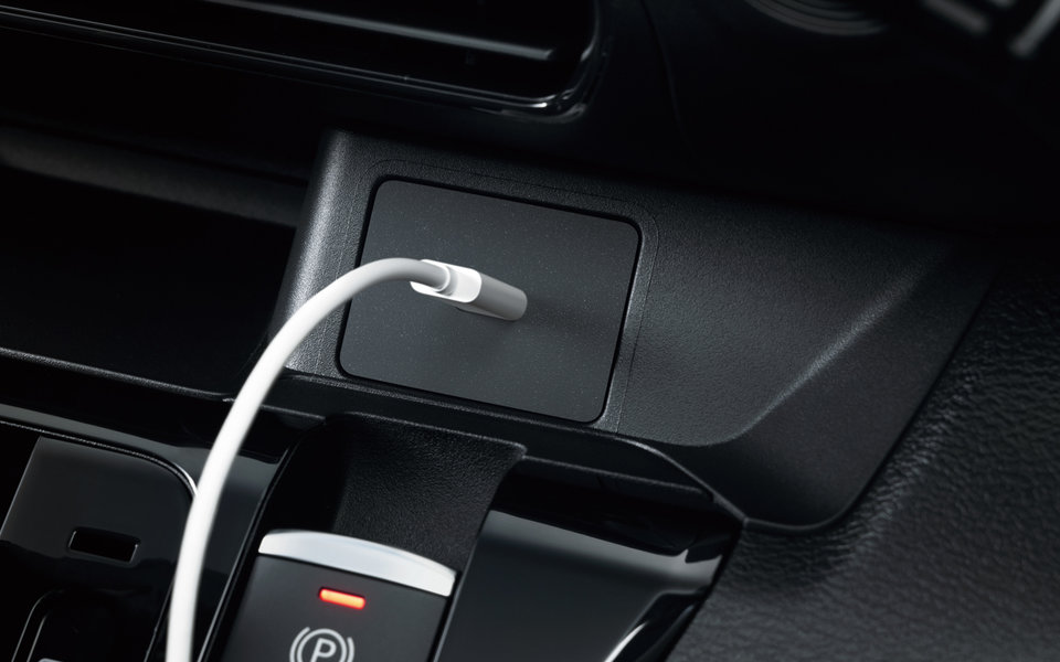 フロント USB Type-C 電源ポートの標準装備化