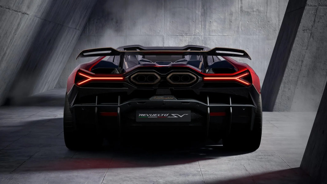 Lamborghini-Revuelto-SV