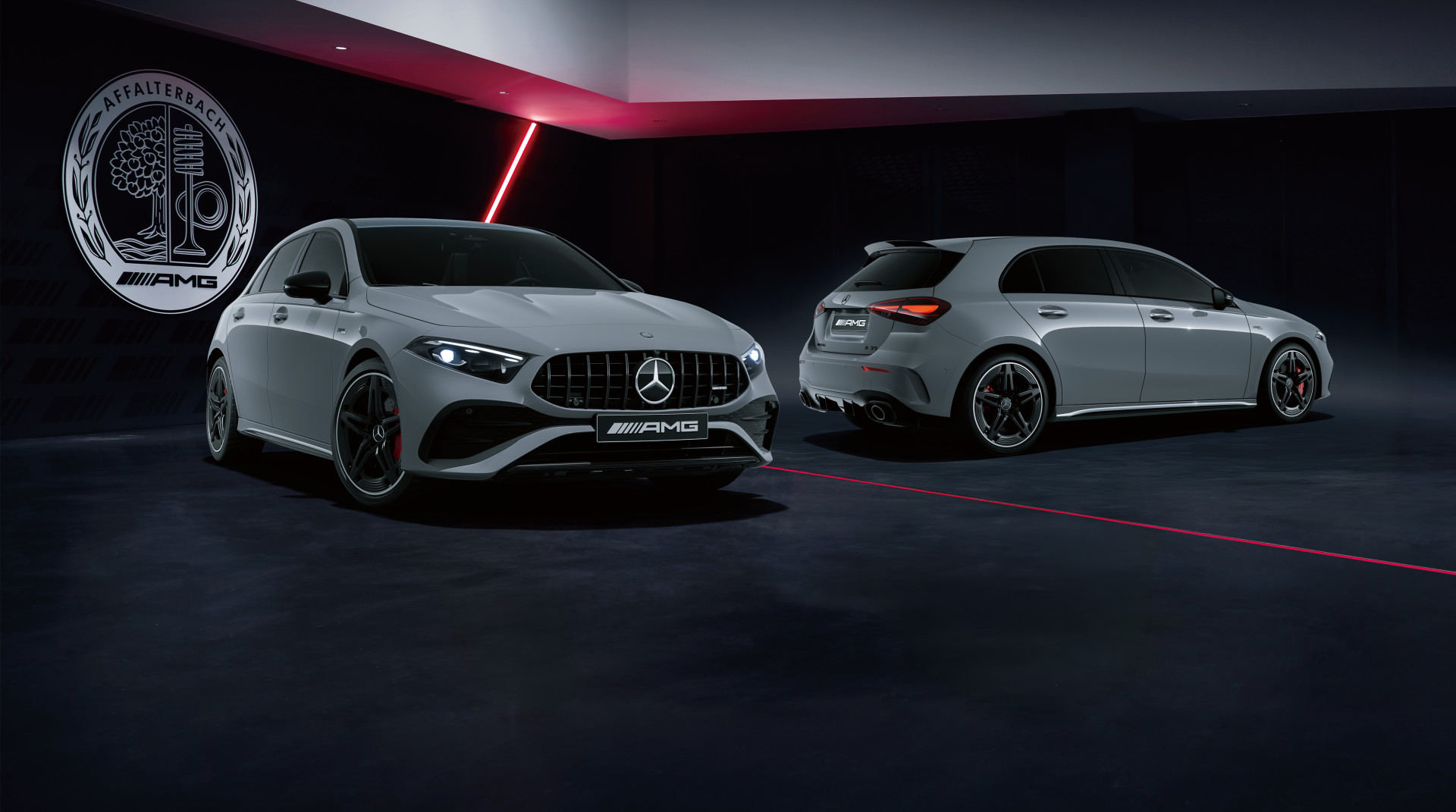 メルセデスAMG 新型 A 35 4MATIC ファイナルエディションのフロントとリア