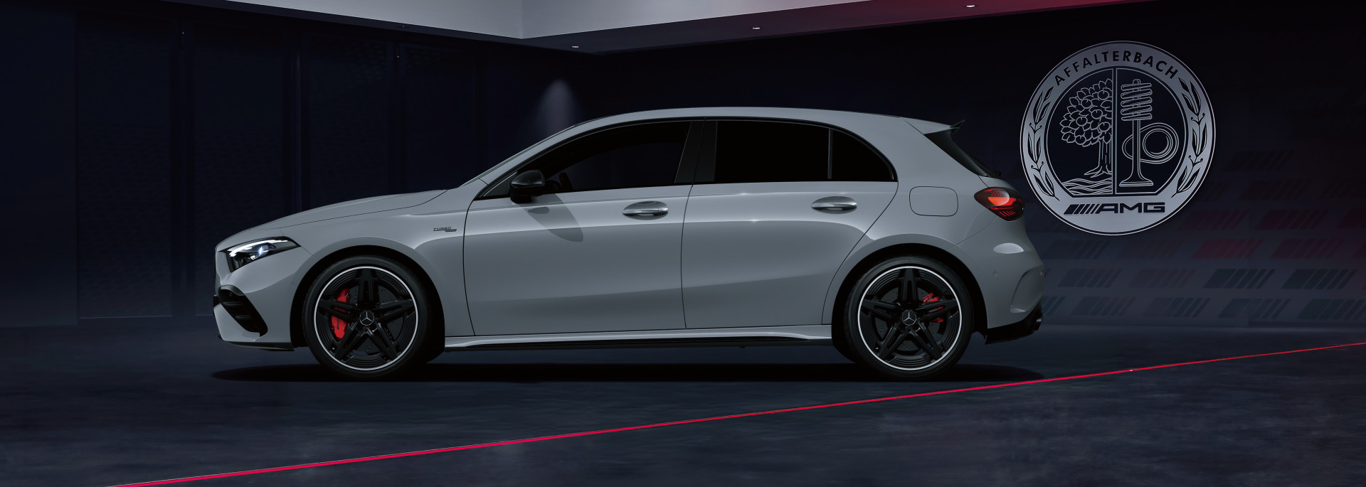 メルセデスAMG 新型 A 35 4MATIC ファイナルエディションのサイドビュー