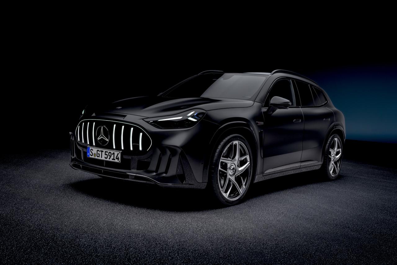 メルセデスAMG GT SUVの外観（スタジオ撮影・フロント斜め）