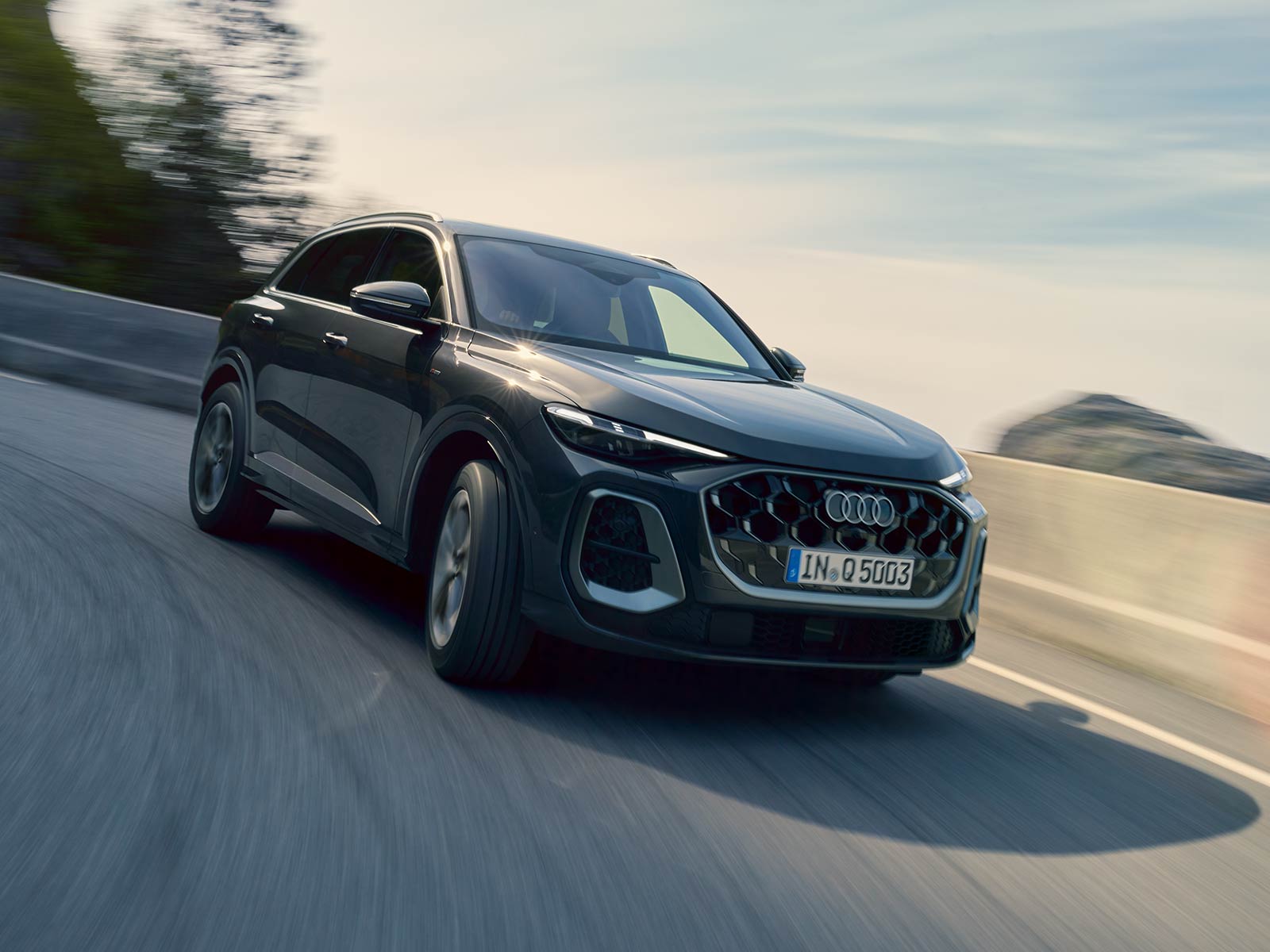 アウディ Q5の走行シーン