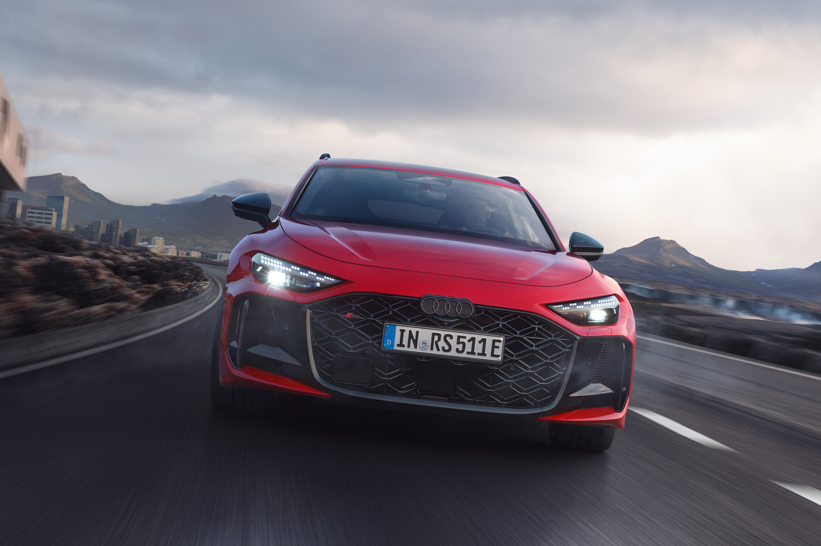 アウディ 新型RS 5 アバントのフロント