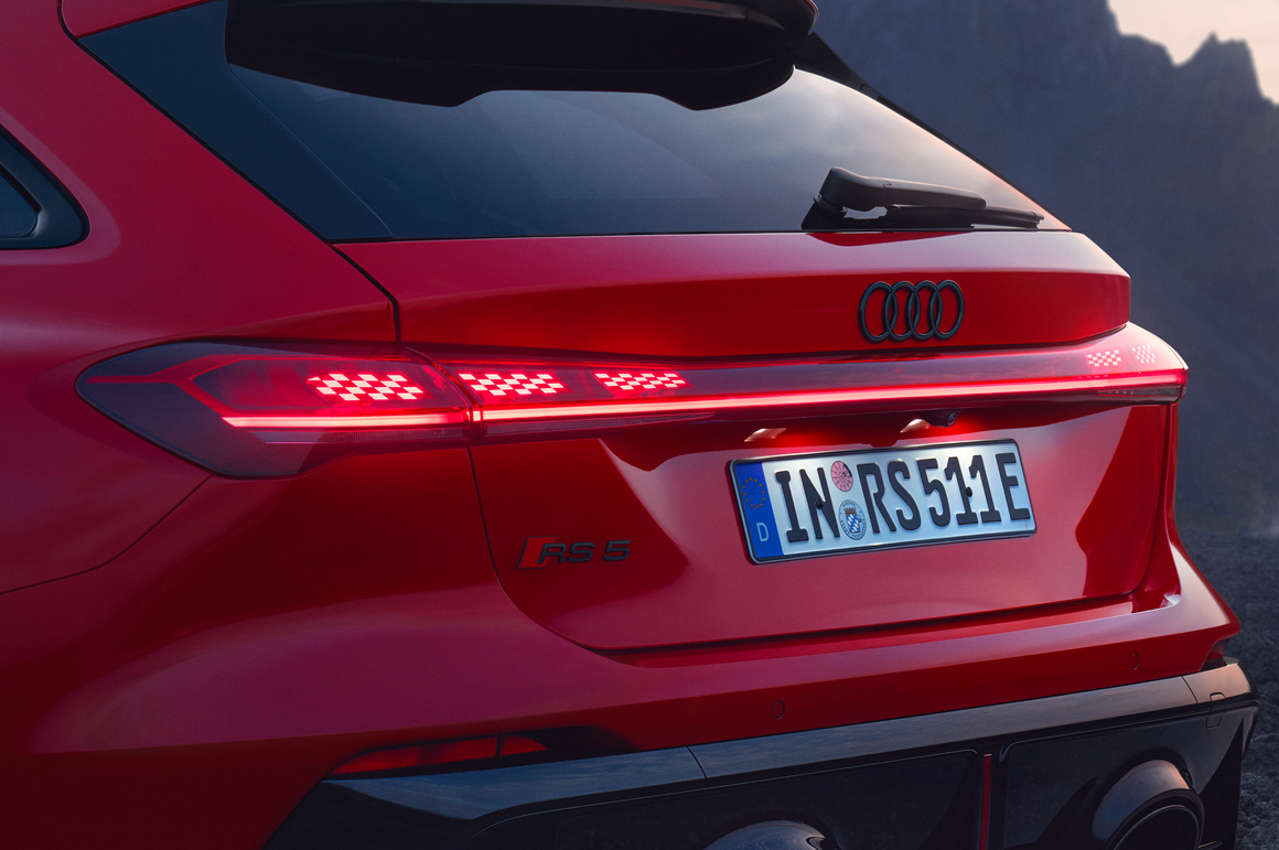 アウディ 新型RS 5 アバントのリアランプ