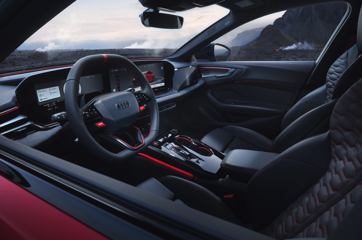 アウディ 新型RS 5のインテリア（運転席まわり）