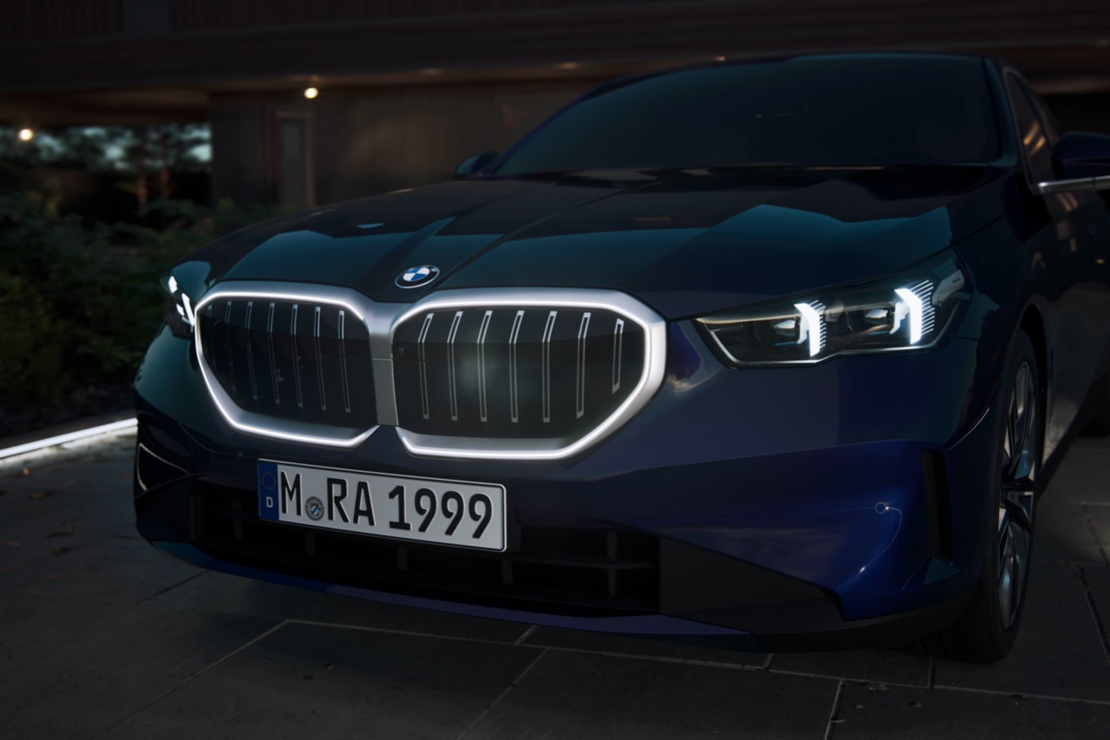 BMW 5シリーズのアイコニック・グロー(現行モデル)