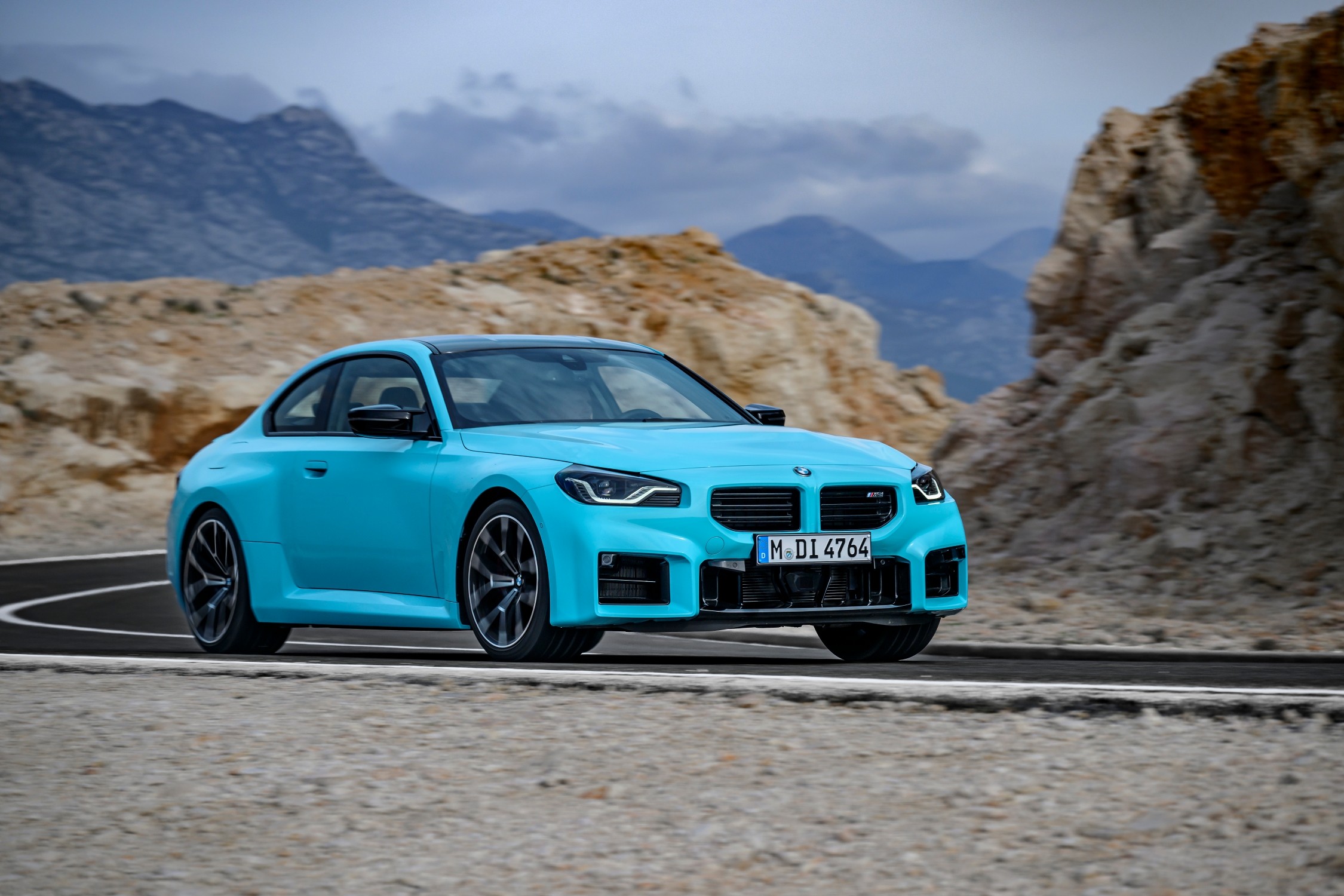 BMW M2 M xDriveの外観（フロント斜め）